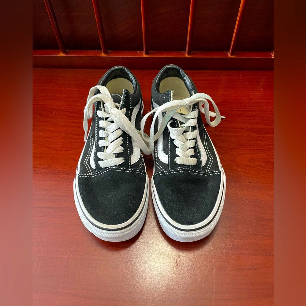 VANS OLD SKOOL SHOES Sz 4 (men) 5.5 (women)